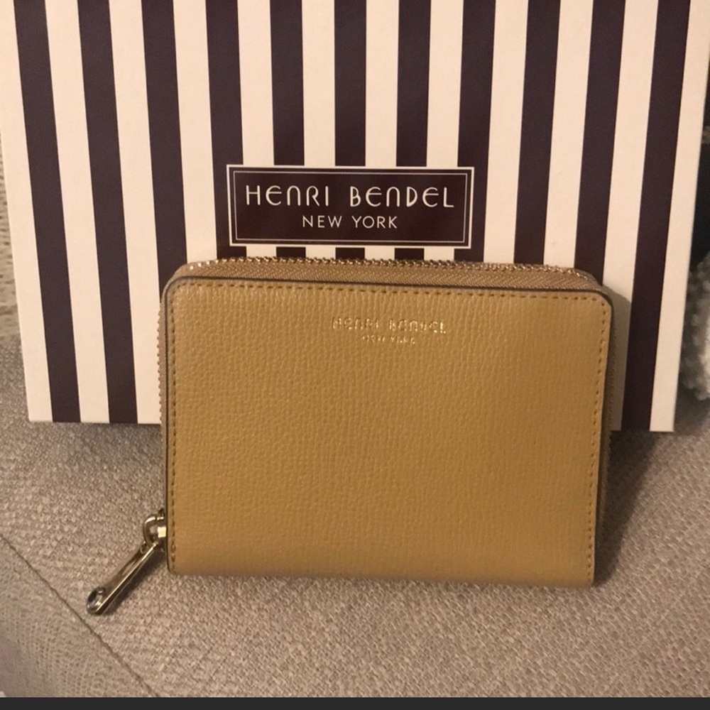 Hendri Bendel w57th wallet